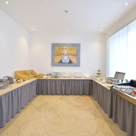 Hotel Luna Garni 3*