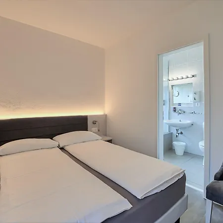 Hotel Luna Garni 3*