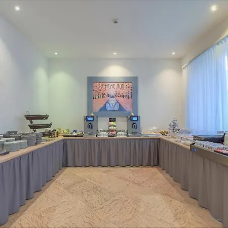 卢纳加尔尼酒店