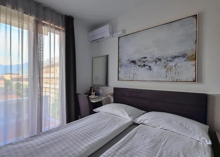 Luna Garni Ασκόνα