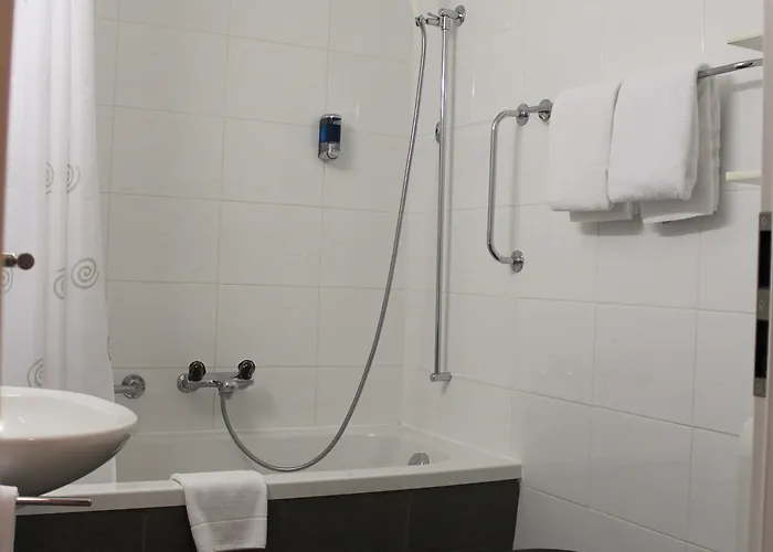 Luna Garni Ασκόνα